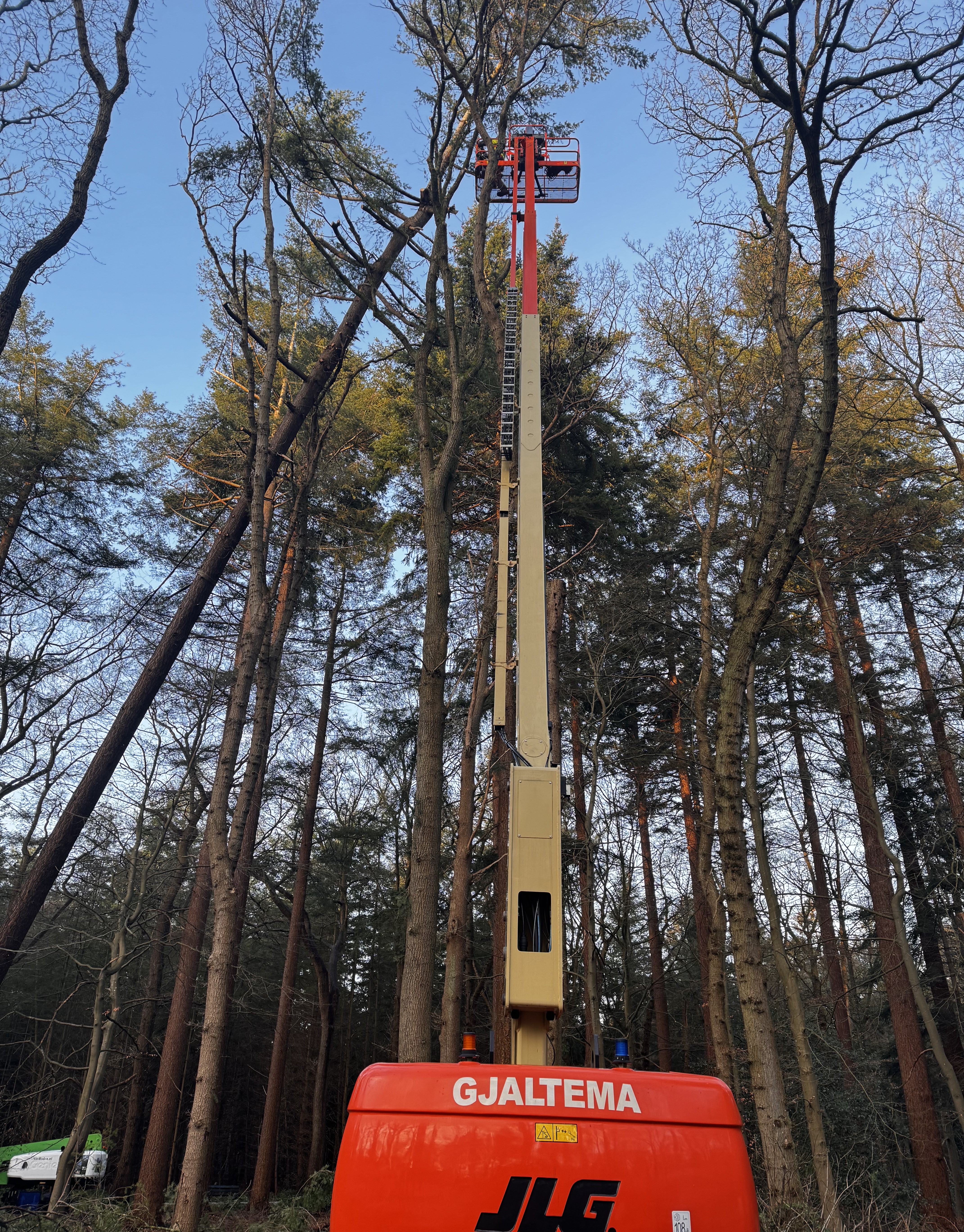 Stormschade Zuiderbegraafplaats Assen